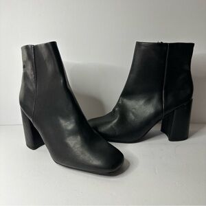 NWOB Madden Girl Women's While Ankle Boot, Black Paris, 8.5